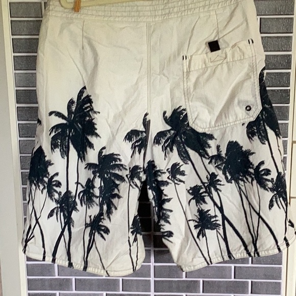 American Eagle Graphic Swim/Board Shorts size 36 - Picture 2 of 7